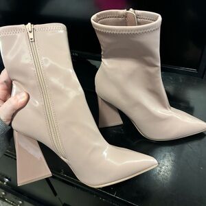 Cream Heeled Boots with Chunky Heel and Pointed Toe